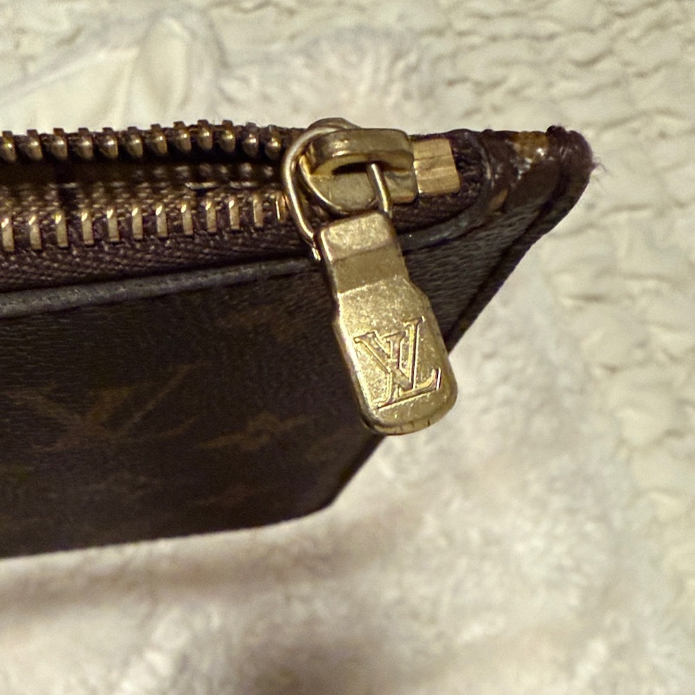 Authentic Louis Vuitton Brown Monogram Clutch - Picture 5 of 8